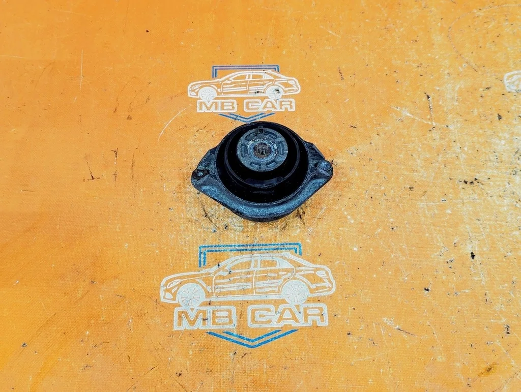 Опора двигателя Mercedes-Benz