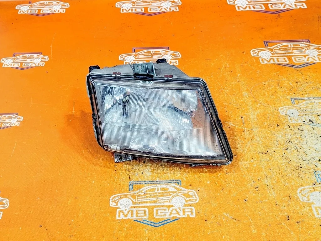 Фара правая Mercedes-Benz
