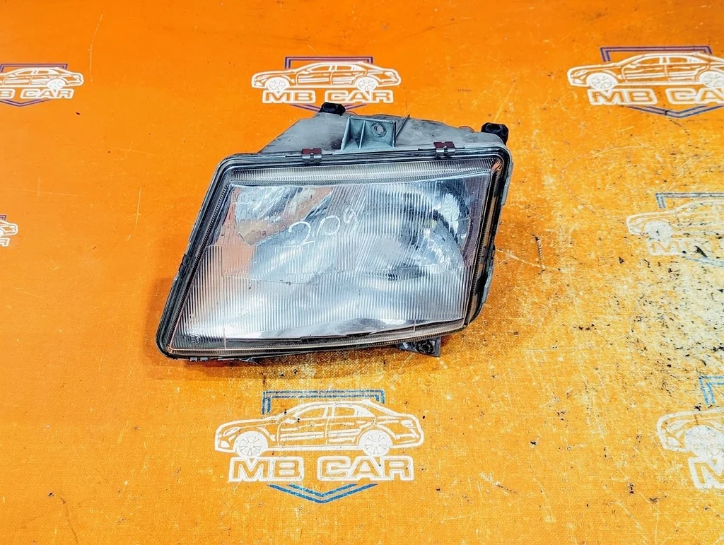 Фара левая Mercedes-Benz