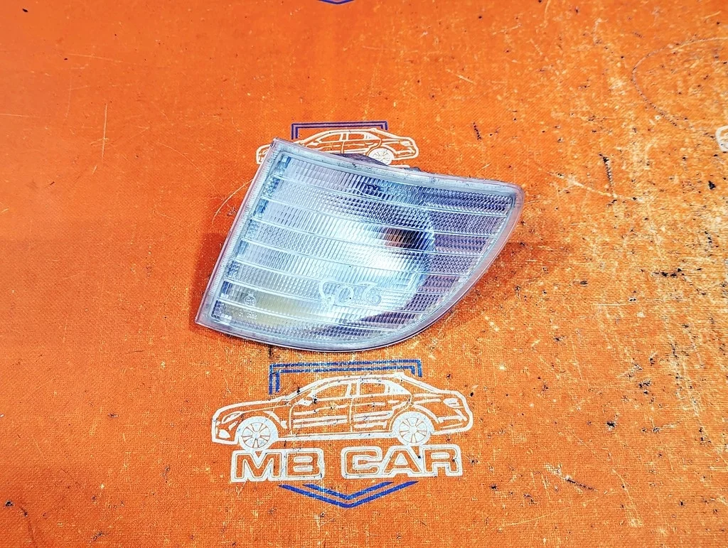 Поворотник левый Mercedes-Benz