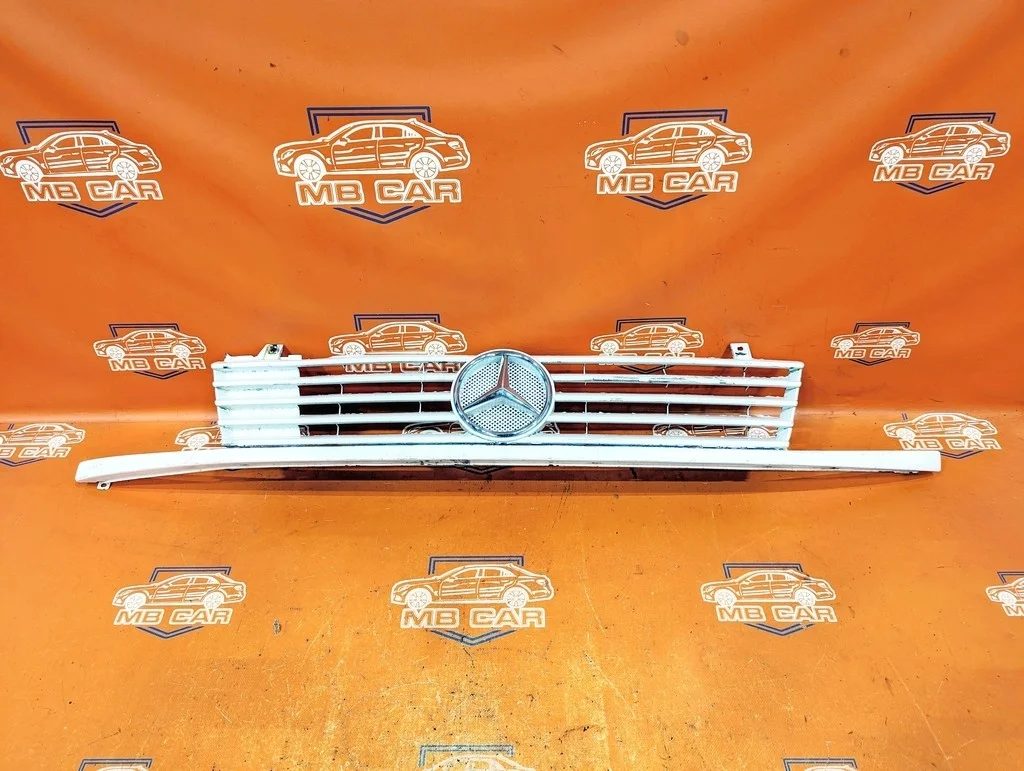 Решетка радиатора Mercedes-Benz