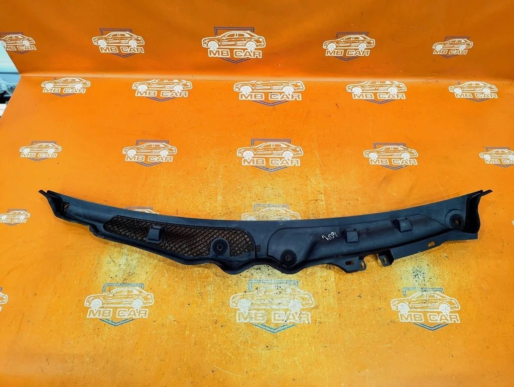 Жабо Mercedes-Benz