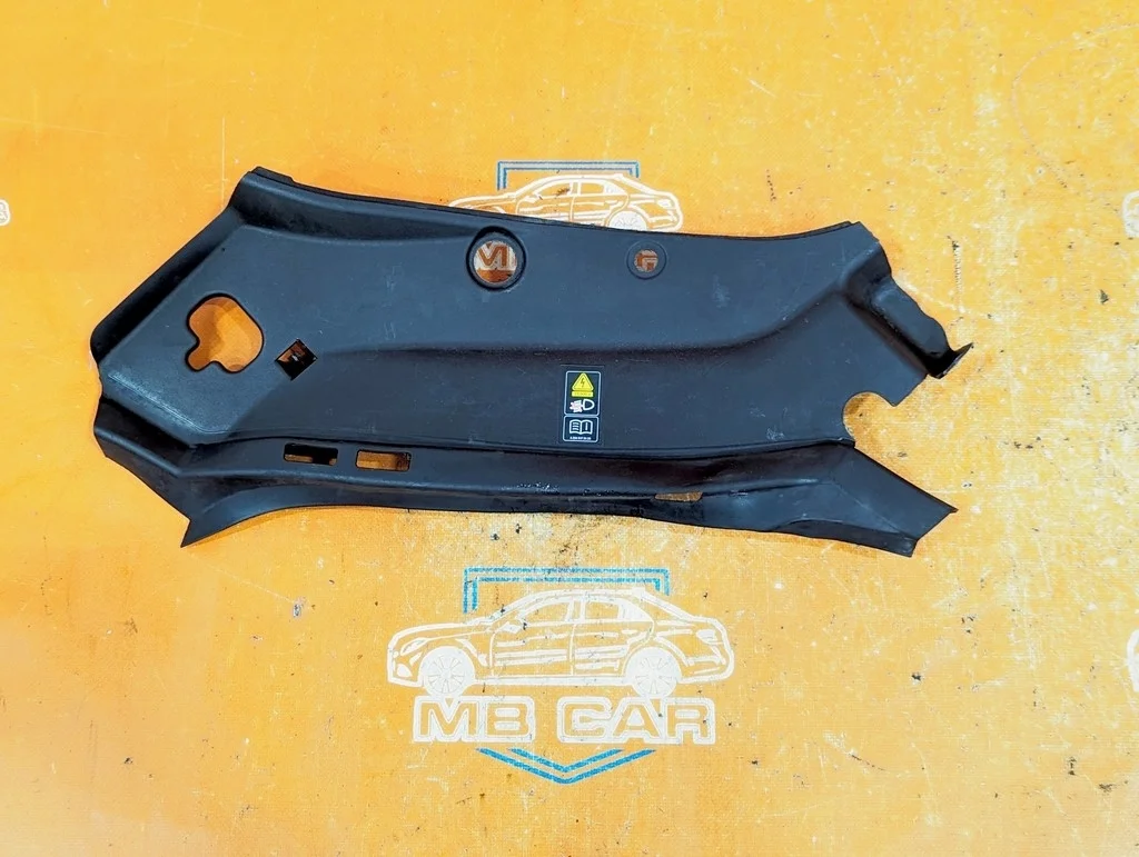 Накладка Mercedes-Benz