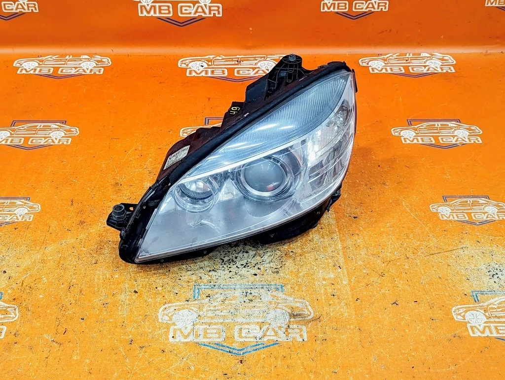 Фара левая Mercedes-Benz