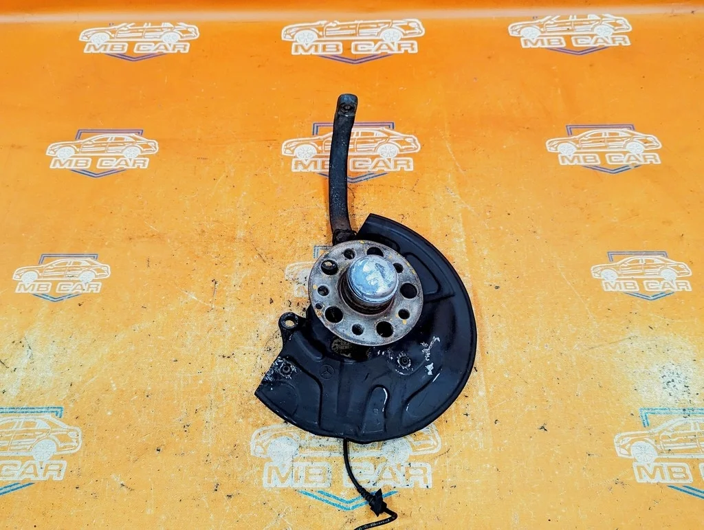 Кулак поворотный передний правый Mercedes-Benz