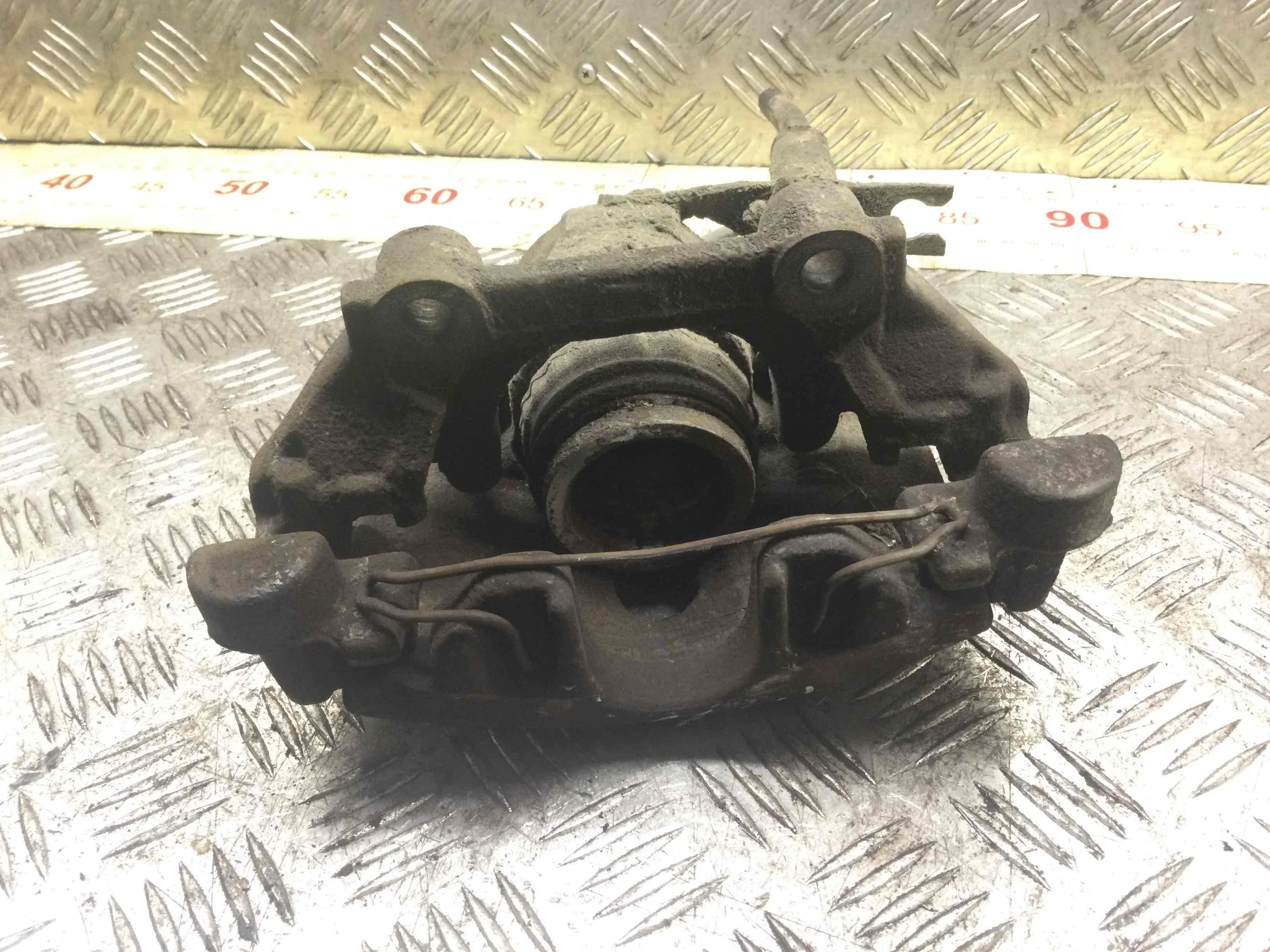 Суппорт передний левый Audi A4 B5 [рестайлинг] (1999-2001) бензин 1.8 i Механика Седан