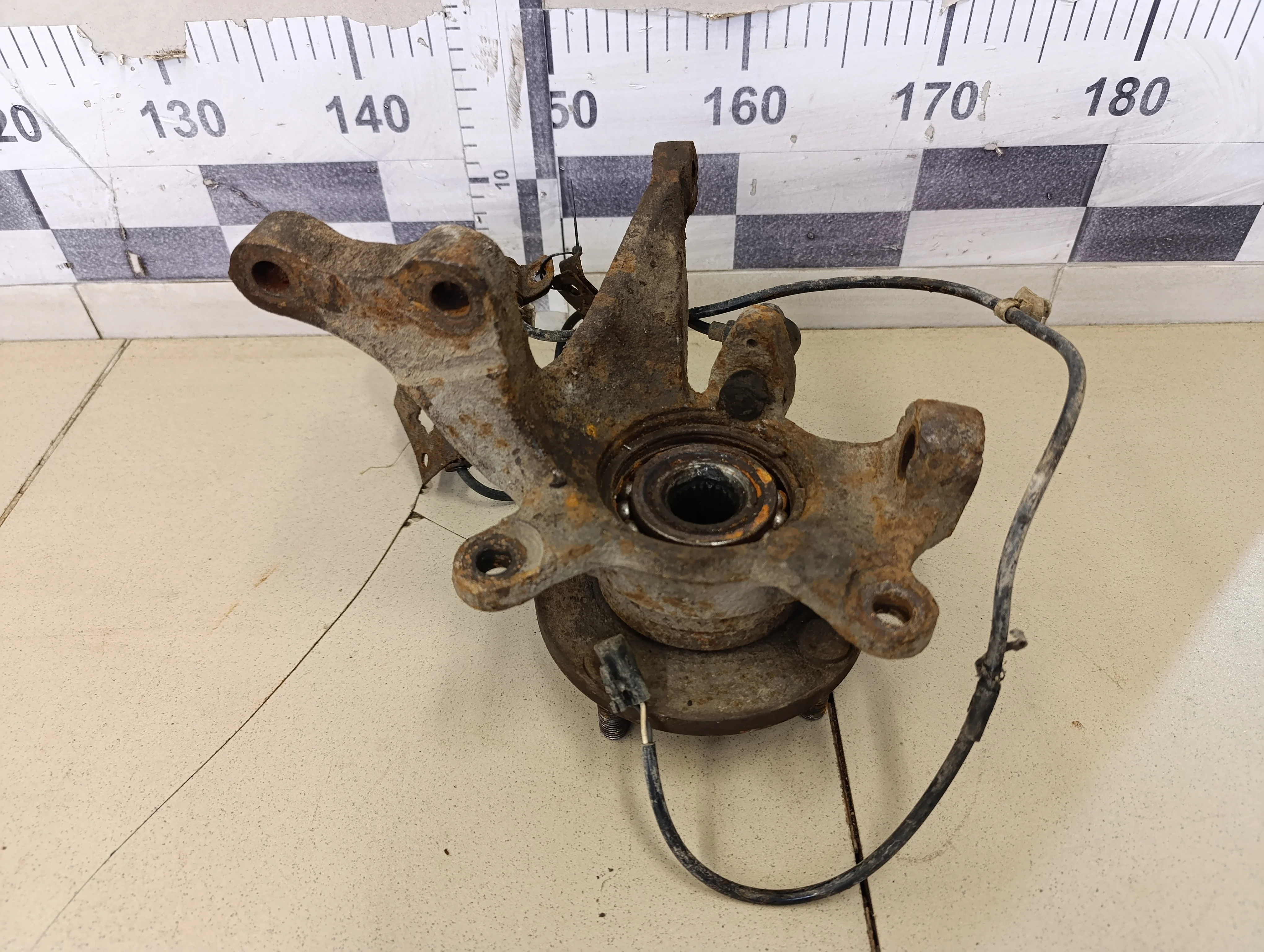 Кулак поворотный передний правый Elantra 2000-2005