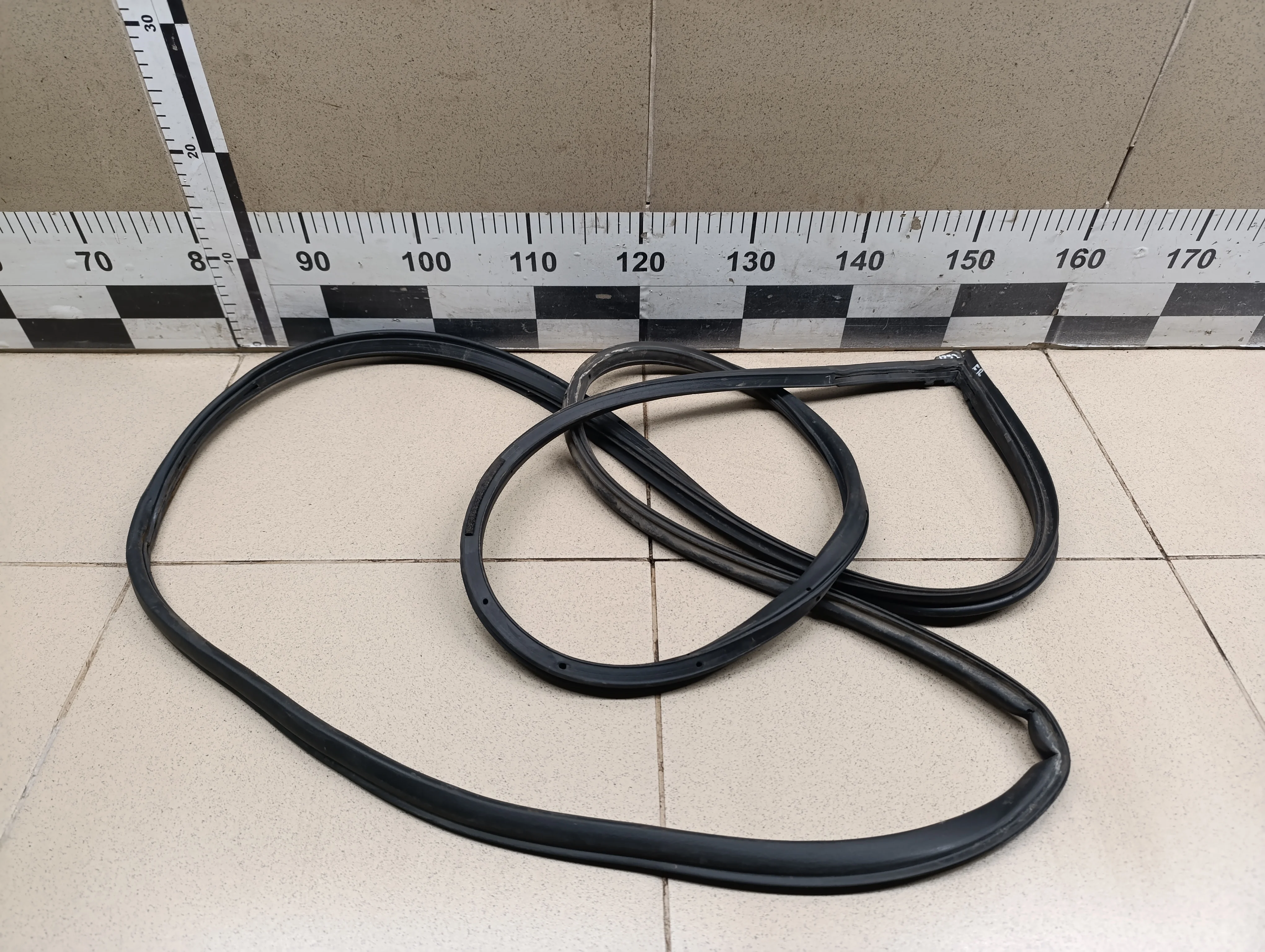 Уплотнитель двери Grand Vitara 2006-2015