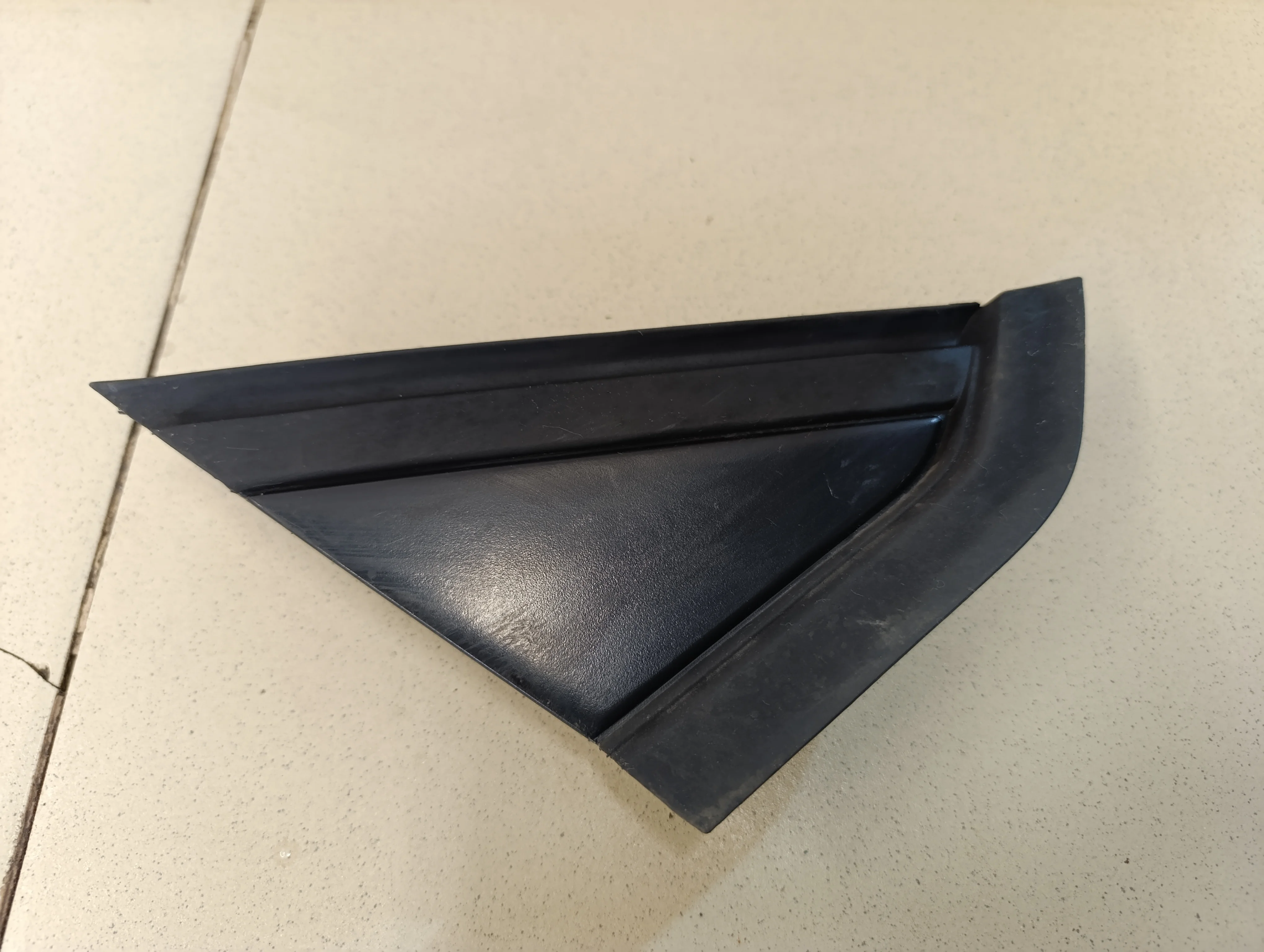 Накладка переднего крыла правого C4 2005-2011