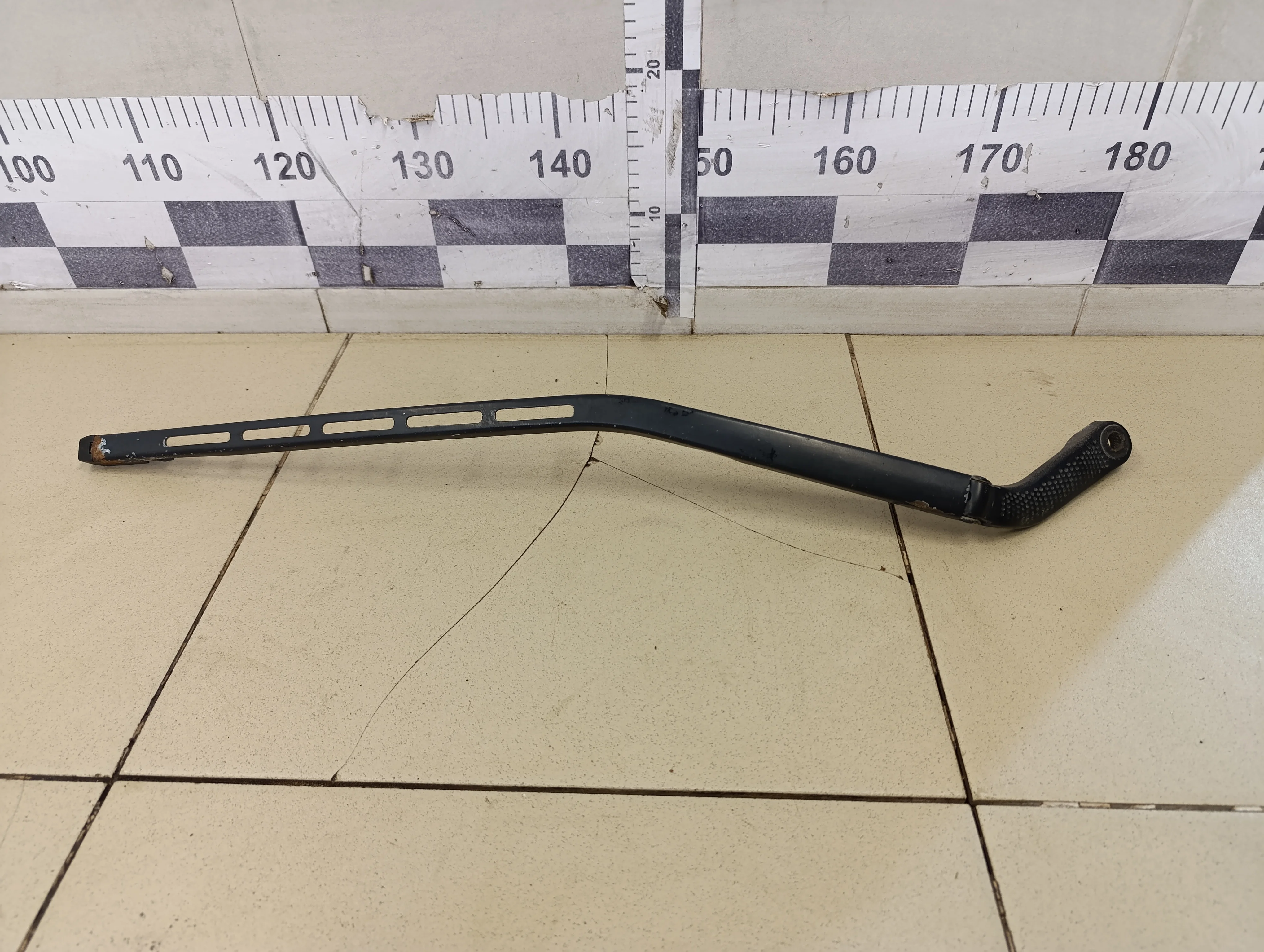 Поводок стеклоочистителя передний левый C4 2005-2011