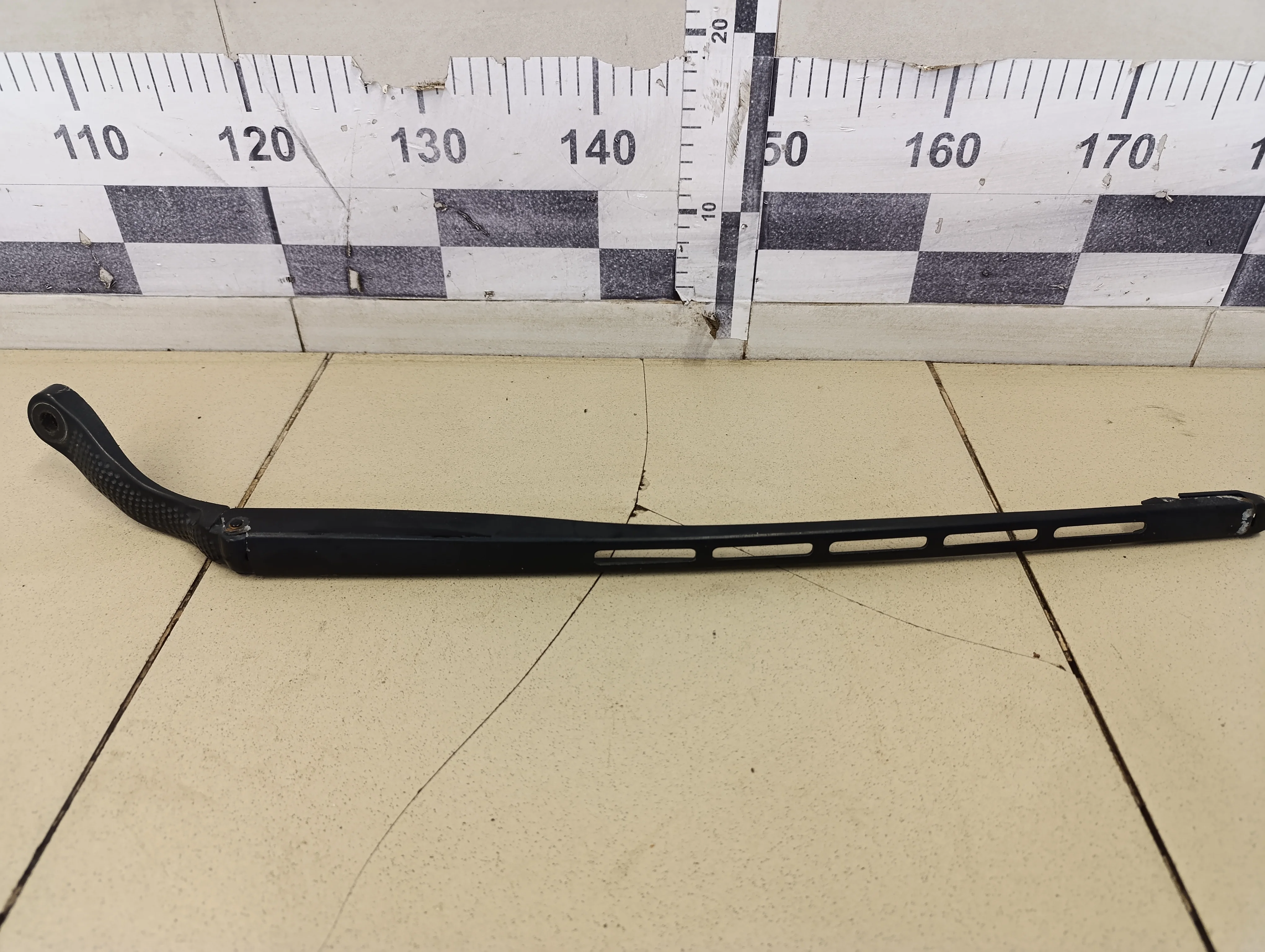 Поводок стеклоочистителя передний правый C4 2005-2011