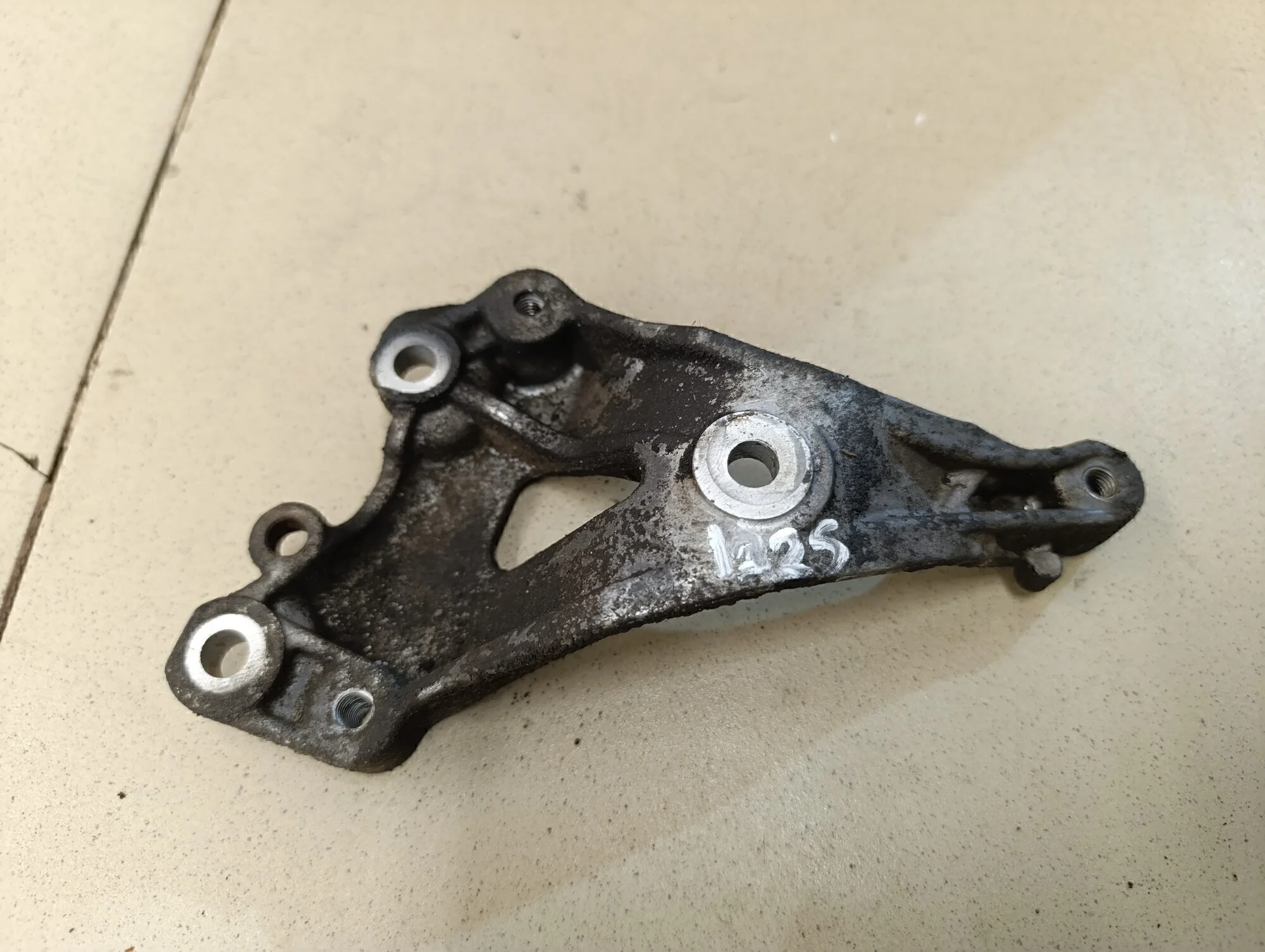 Кронштейн кондиционера C4 2005-2011