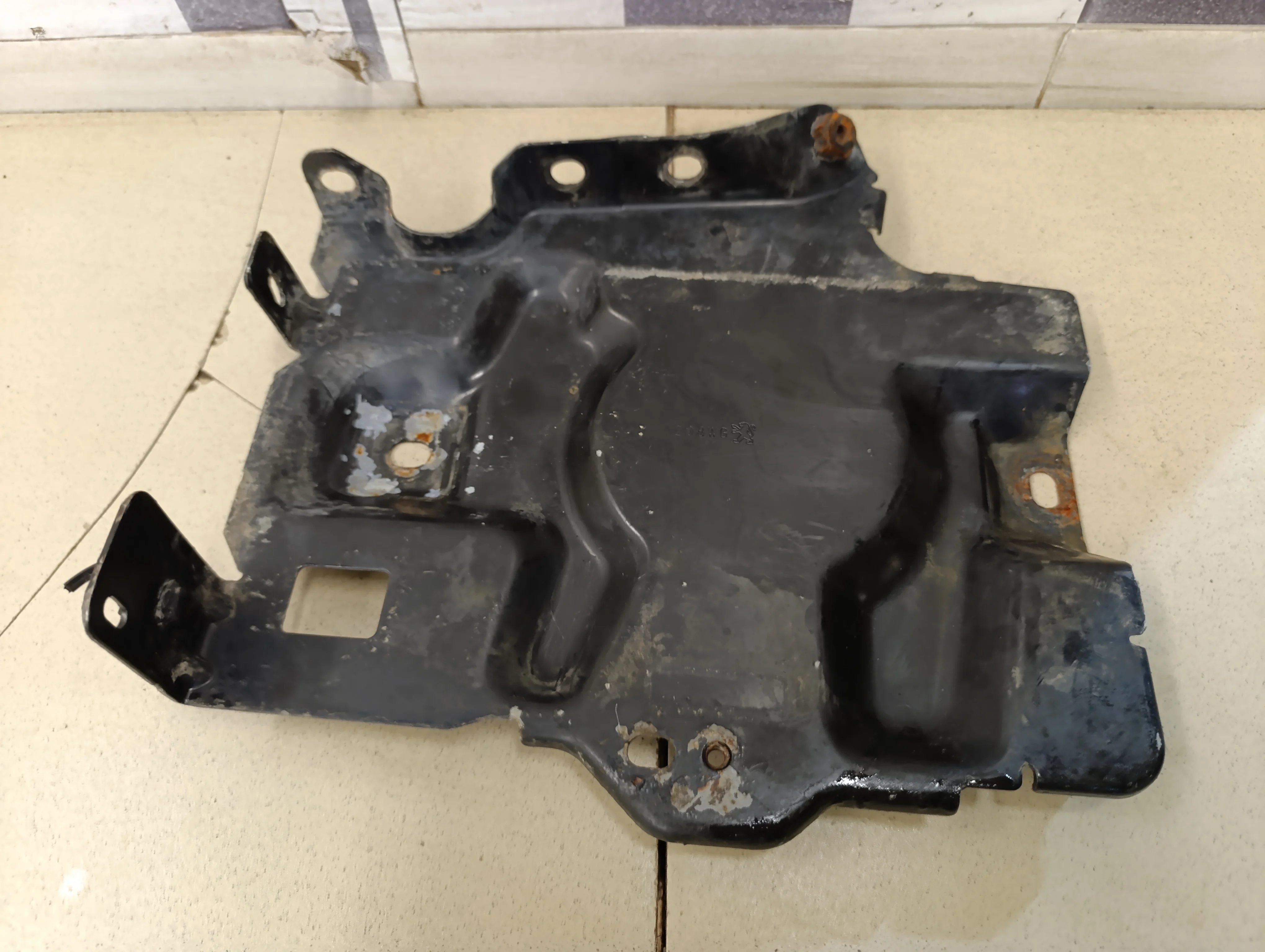 Крепление АКБ (корпус/подставка) C4 2005-2011