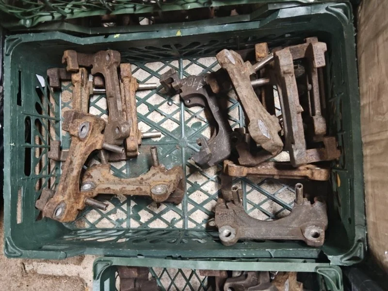 Скоба суппорта Volvo Xc70 2008 36000149, передняя