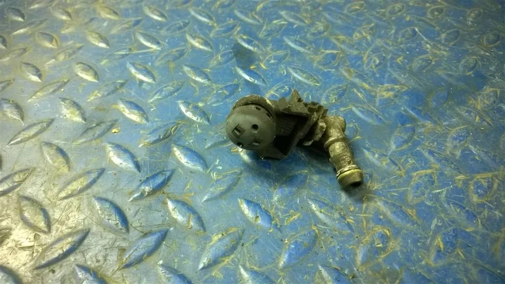 форсунка омывателя фары BMW X5 E53  M54B30 231 лс 3.0i