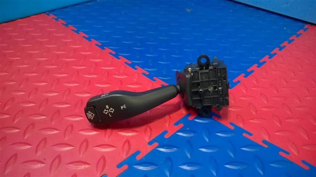 переключатель подрулевой BMW X5 E53  M54B30 231 лс 3.0i