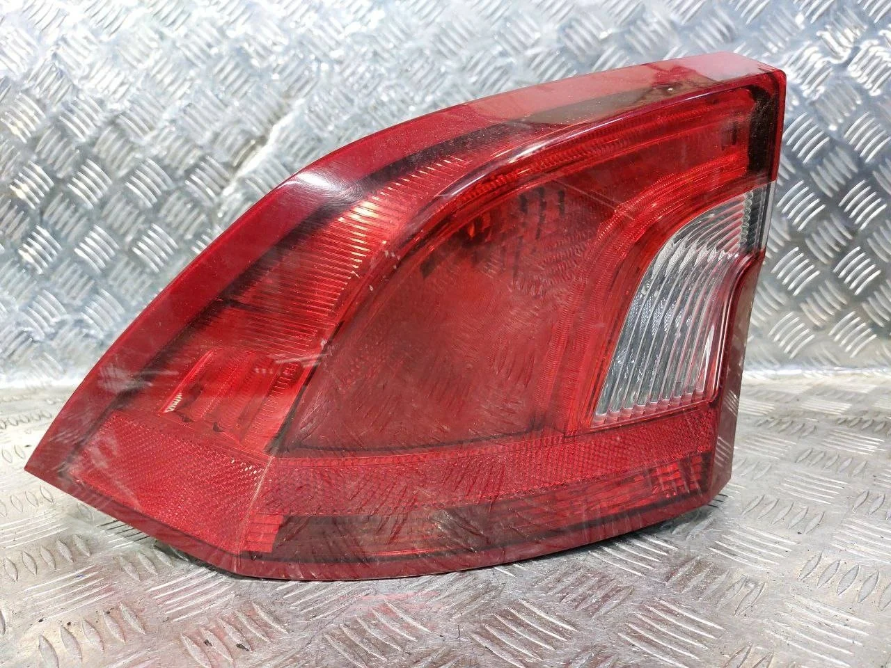 фонарь задний левый Volvo S60 2