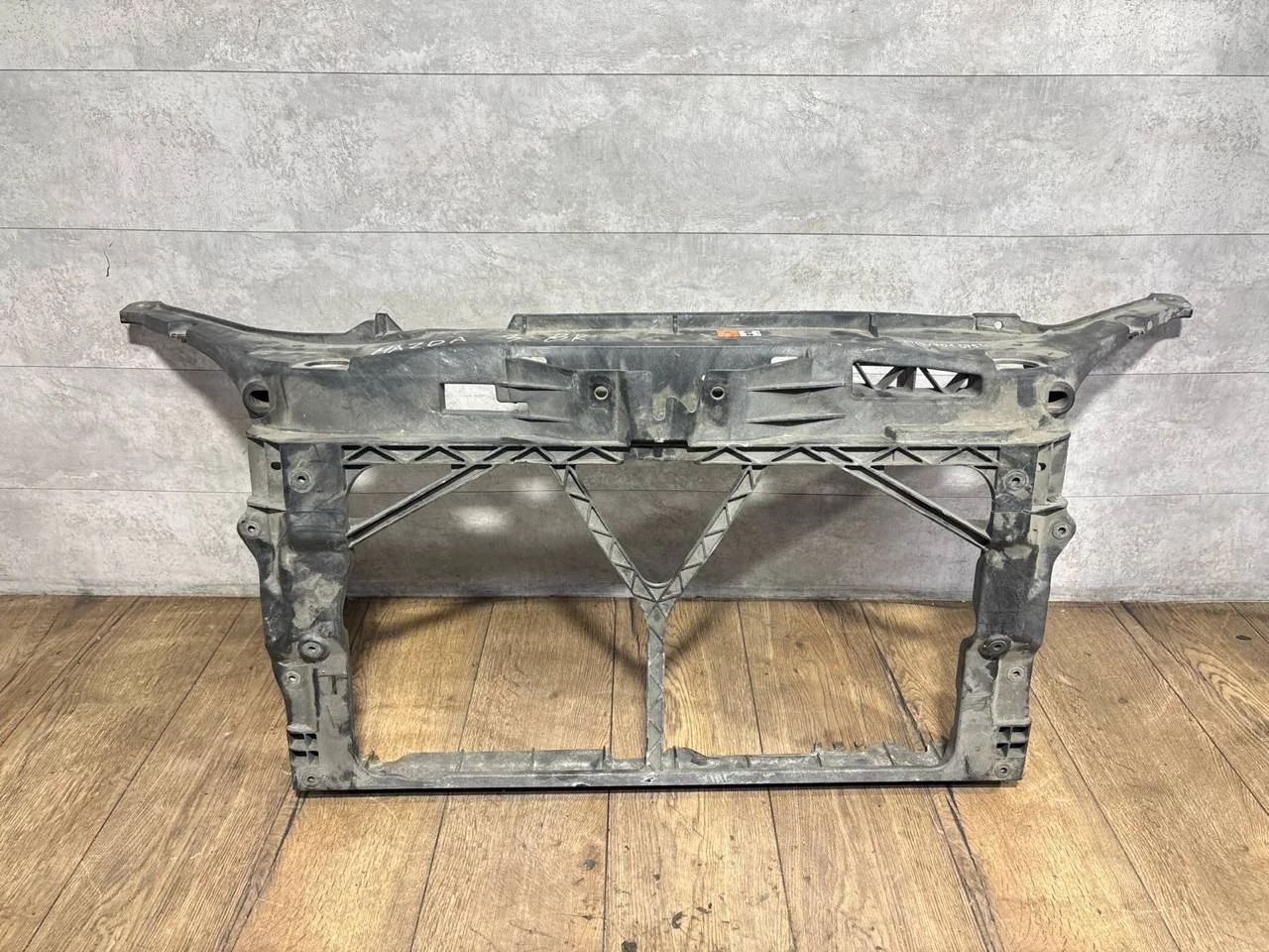 передняя панель (телевизор) Mazda 3 BK BK