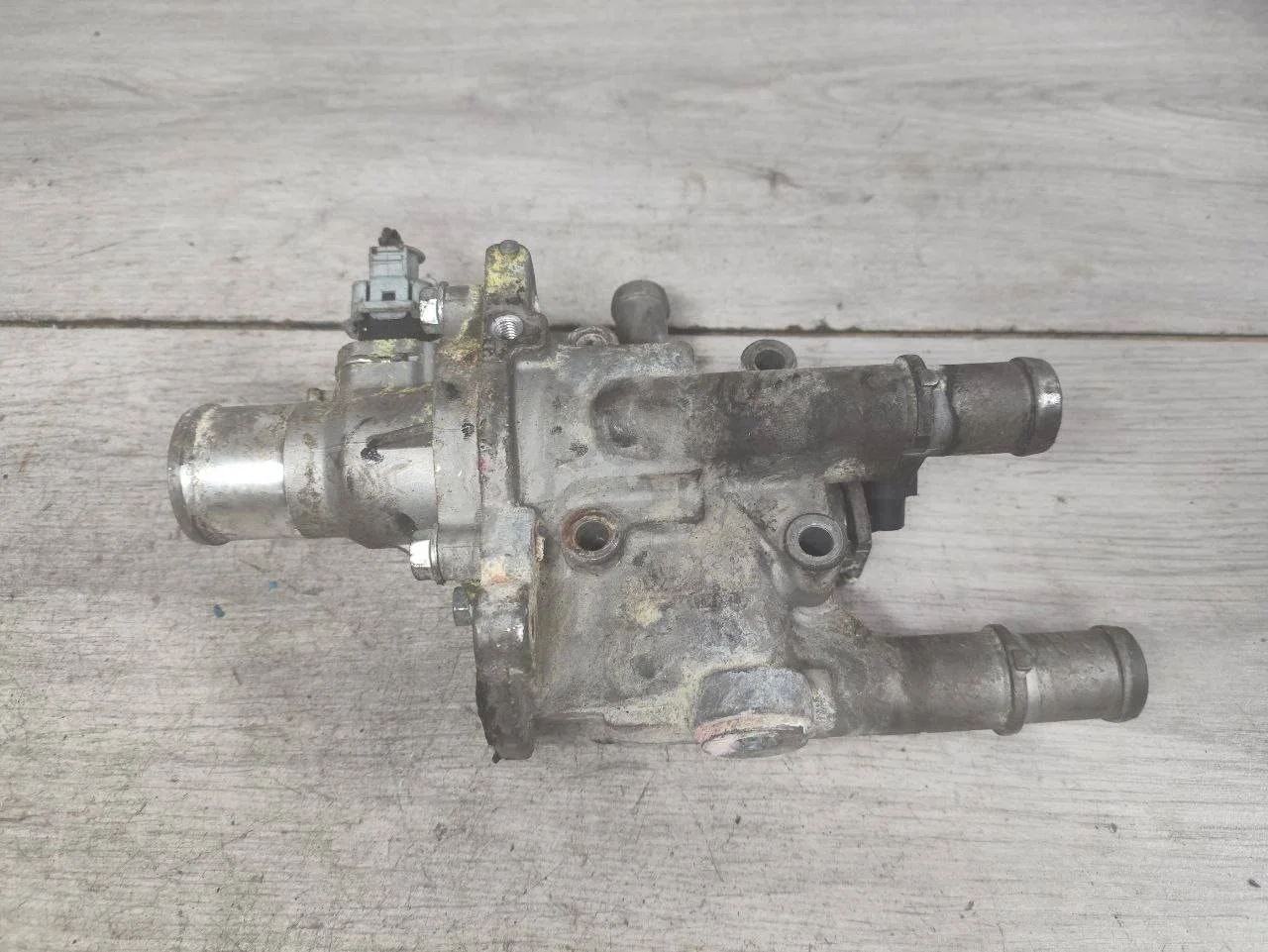 корпус термостата Chevrolet Cruze J300