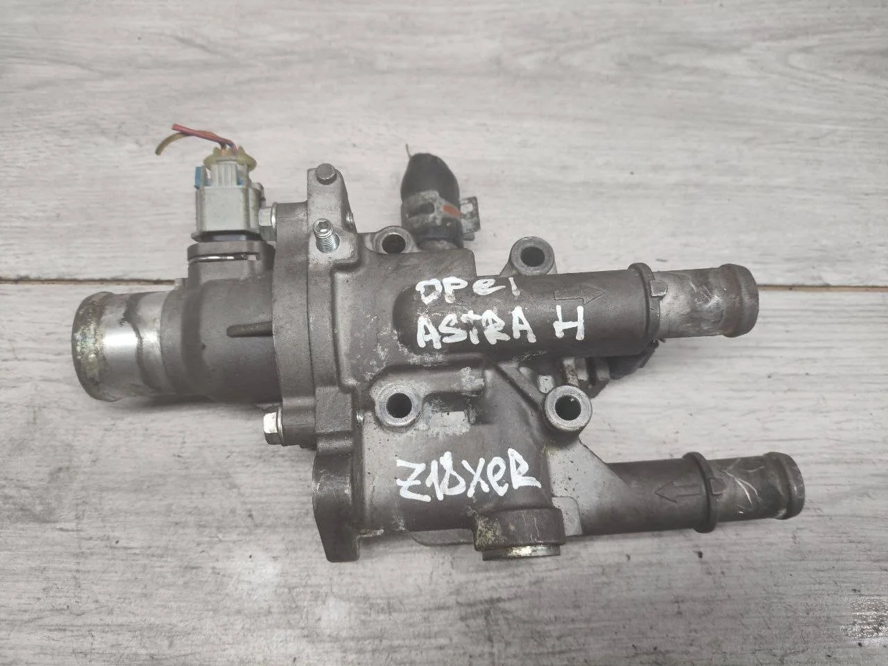 корпус термостата Chevrolet Cruze J300