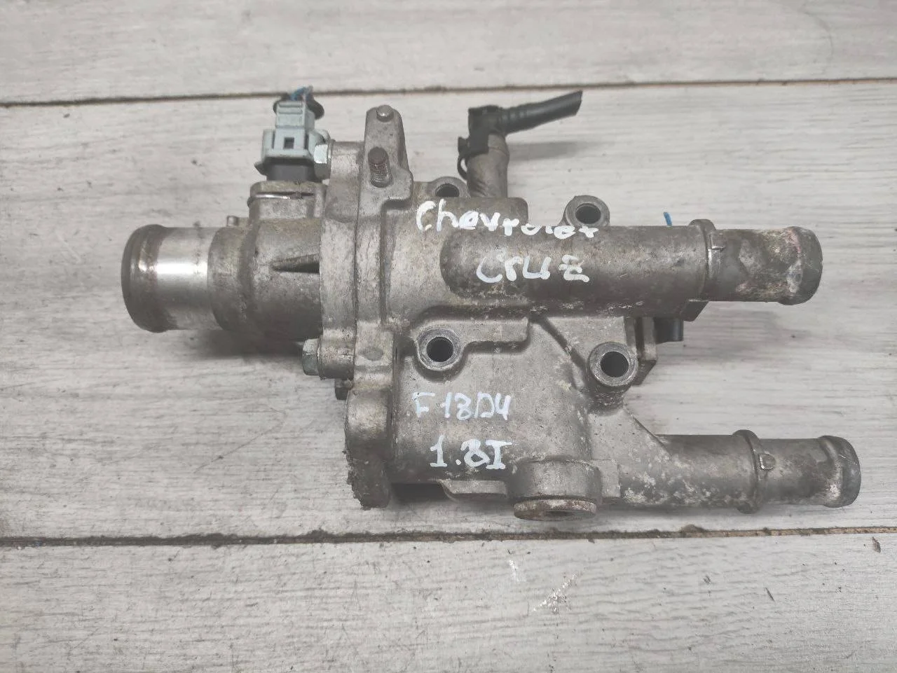 корпус термостата Chevrolet Cruze J300