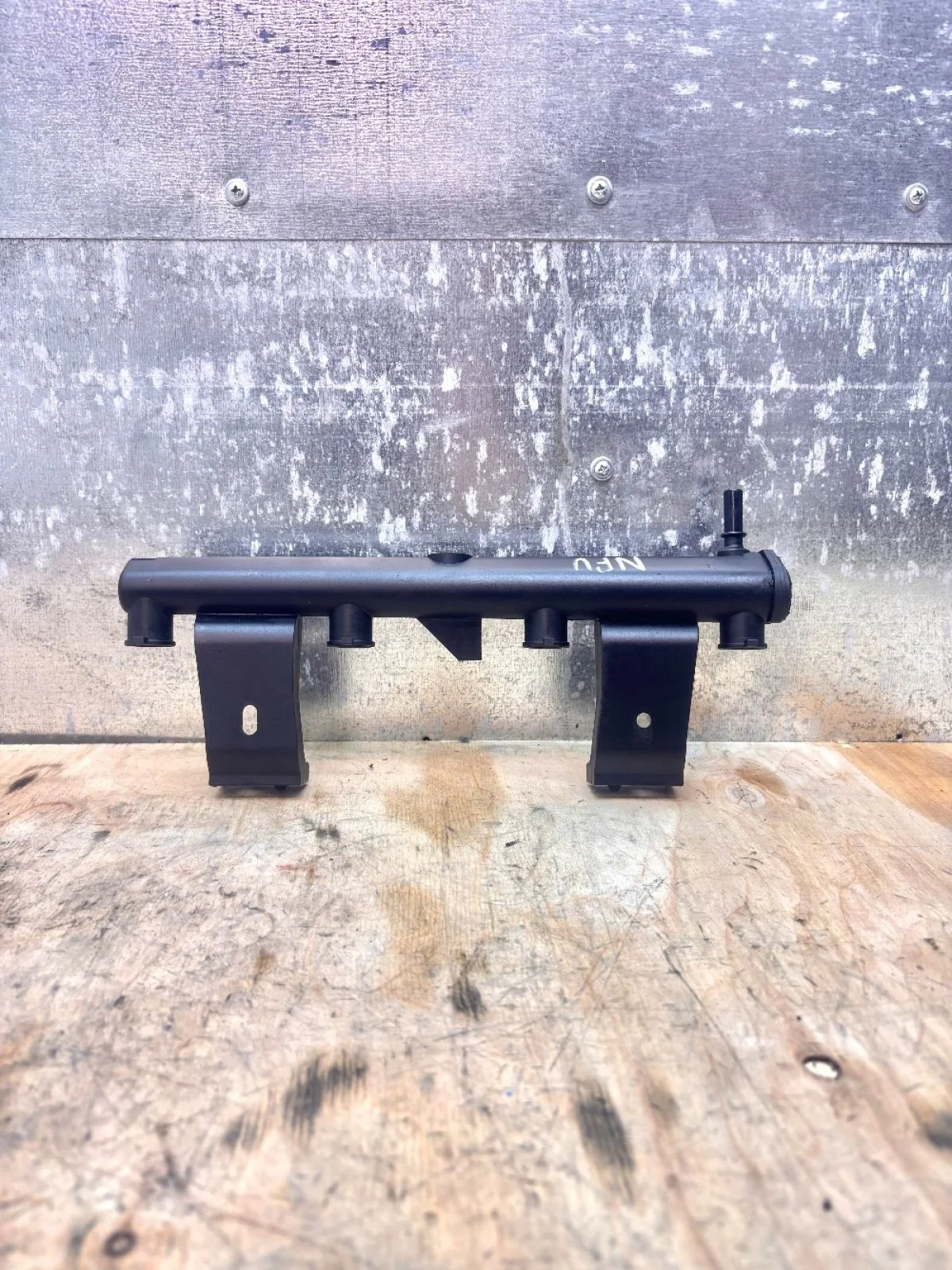 TU5JP4  Топливная рейка 198537 Peugeot Citroen 307 3C (2001—2005) В наличии