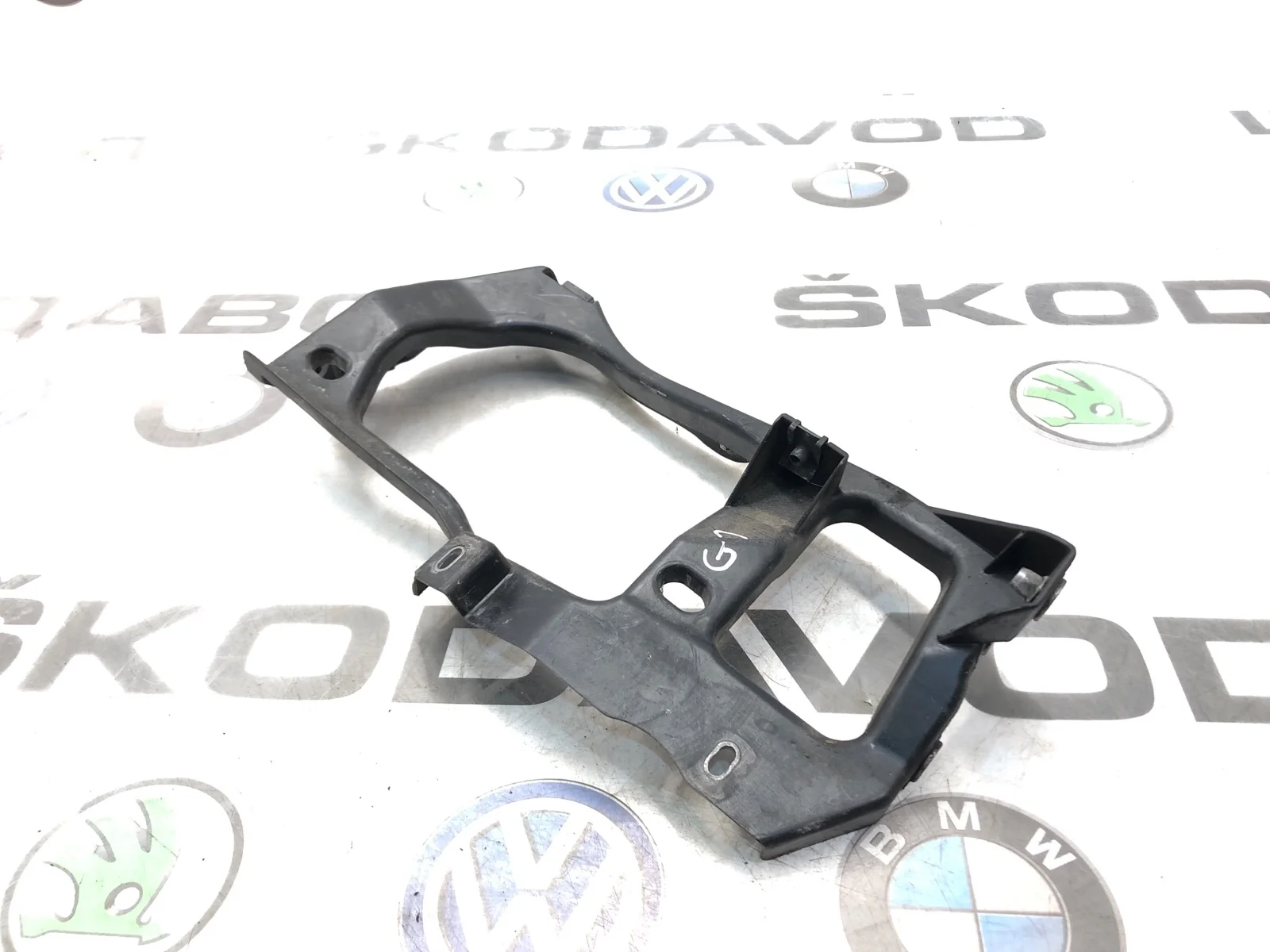 Кронштейн фары Volkswagen Touareg 2014 7P6806510 2 NF 3.0 CJMA, передний правый