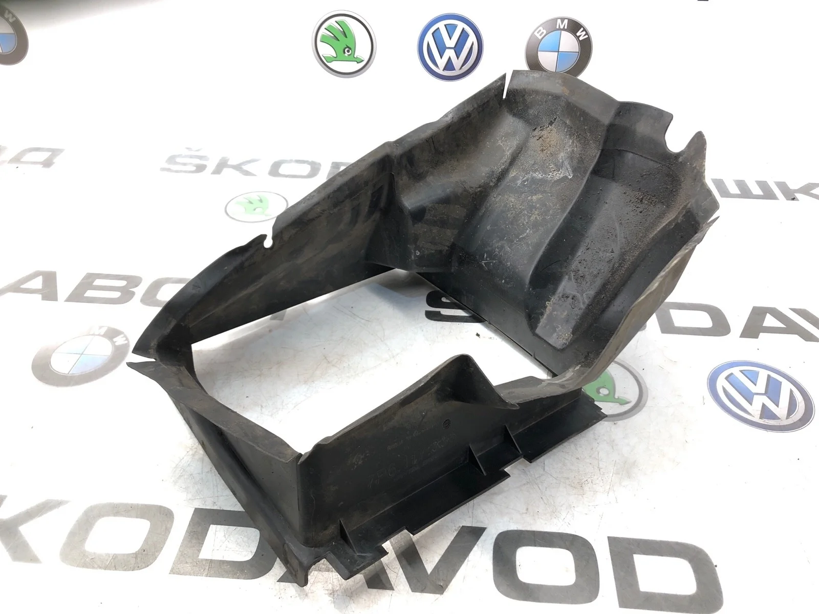 Воздуховод радиатора Volkswagen Touareg 2014 7P6117335 2 NF 3.0 CJMA, левый