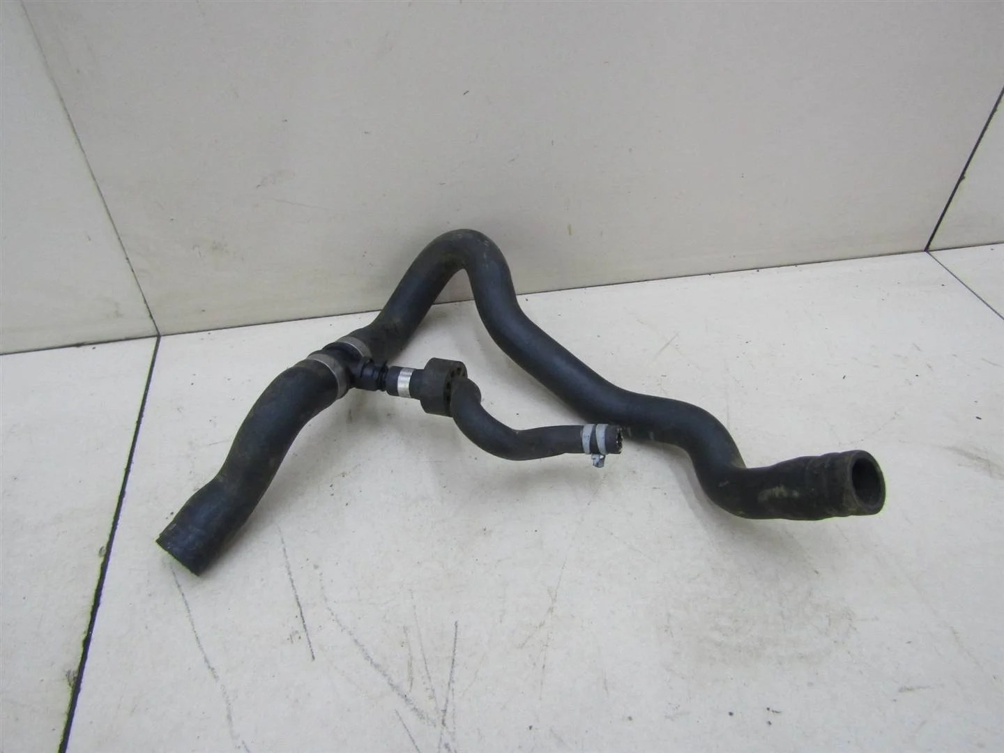 Патрубок отопителя Ford Kuga 2012-2019  [1802997]  2.0 TXMA в Вологде