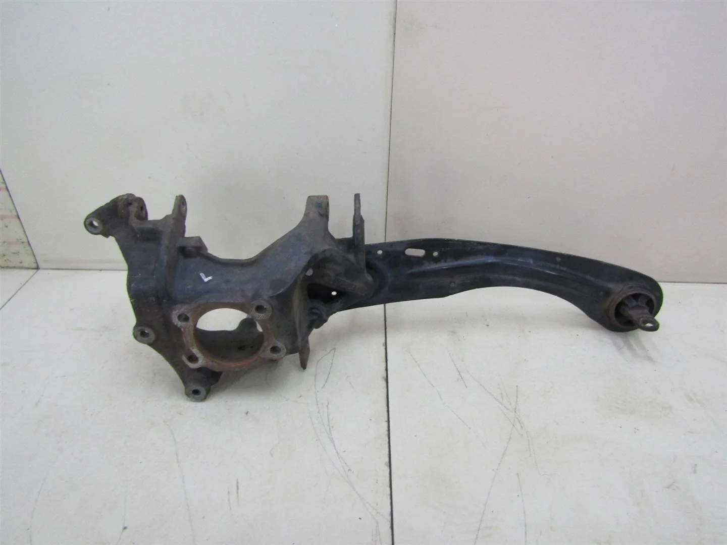 Кулак поворотный задний левый Ford Kuga 2012-2019  [2073015]  2.0 TXMA в Вологде