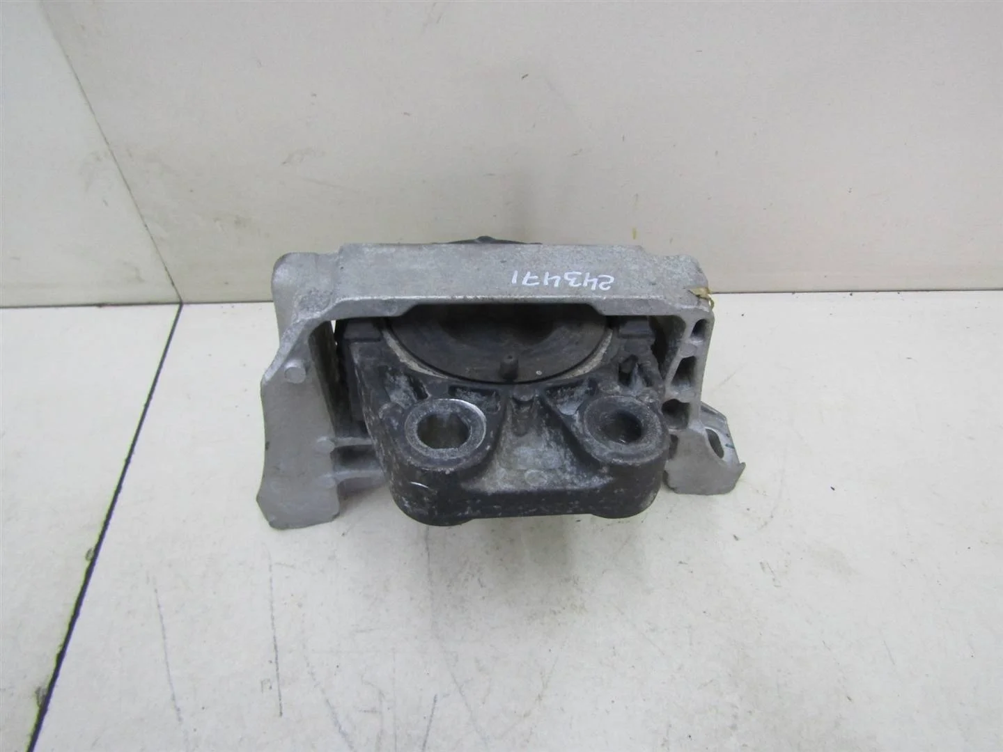 Опора двигателя правая Ford Kuga 2012-2019  [1543751]  2.0 TXMA в Вологде