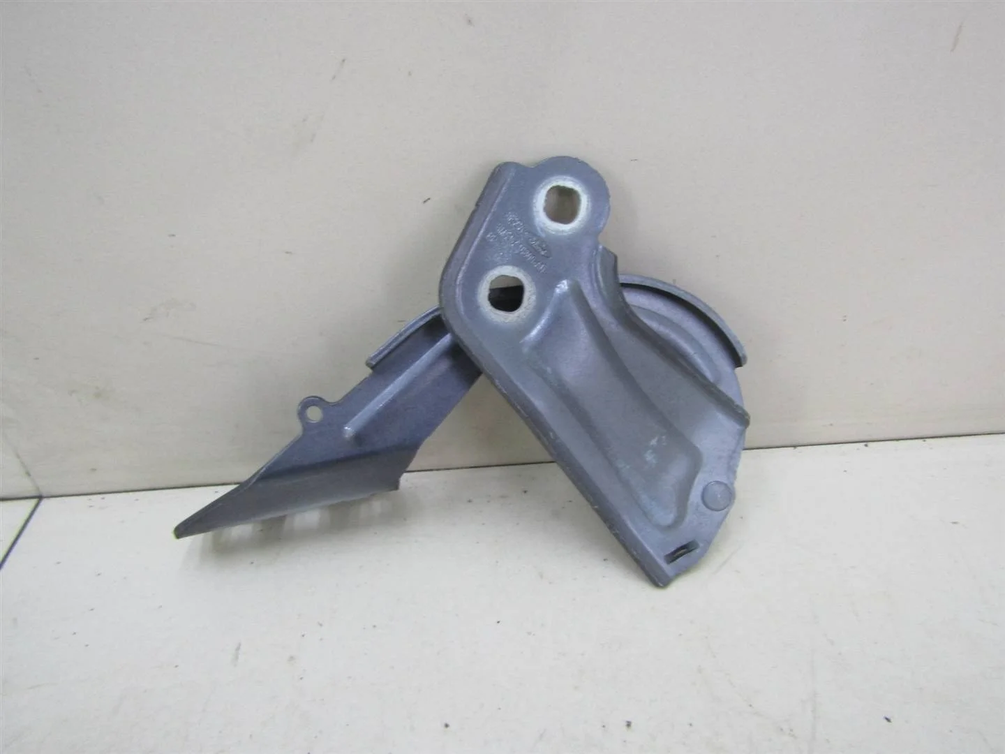 Петля капота правая Ford Kuga 2012-2019  [1750016]  2.0 TXMA в Вологде