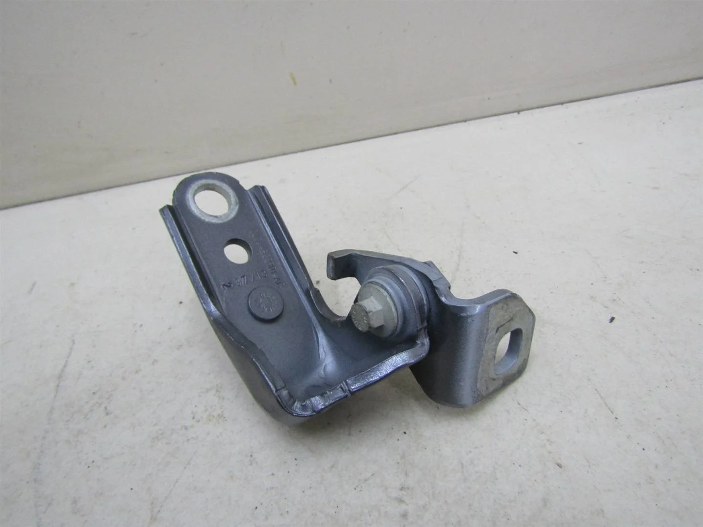 Петля двери передней левой верхняя Ford Kuga 2012-2019  [5243836]  2.0 TXMA в Вологде