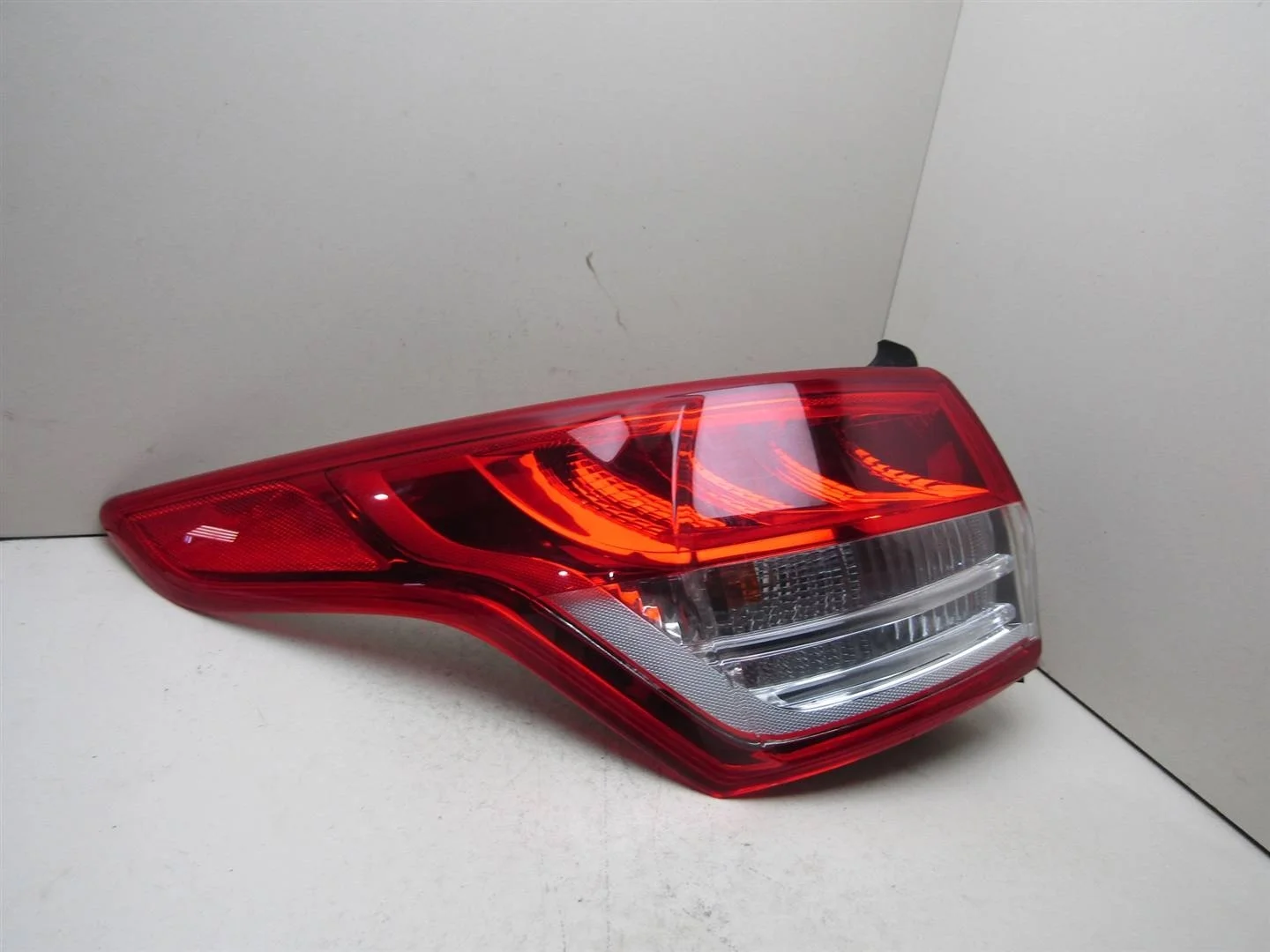 Фонарь задний наружный левый Ford Kuga 2012-2019  [2039549]  2.0 TXMA в Вологде