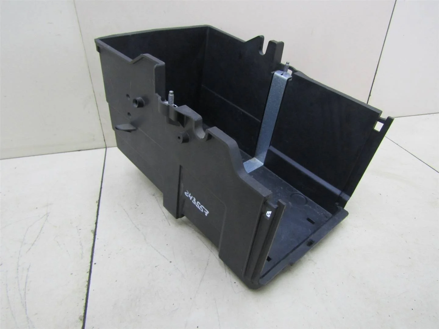 Крепление АКБ (корпус/подставка) Ford Kuga 2012-2019  [1753501]  2.0 TXMA в Вологде