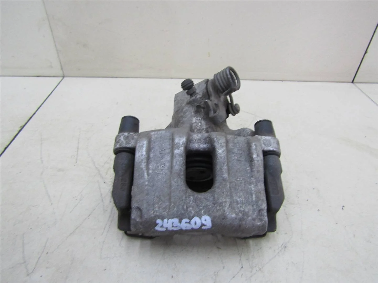 Суппорт задний правый Ford Kuga 2012-2019  [1761755]  2.0 TXMA в Вологде