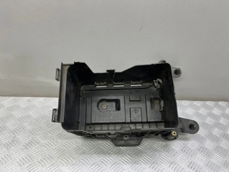 Площадка аккумулятора Volkswagen Passat B6