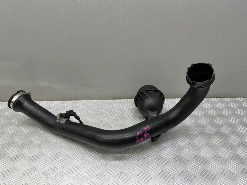 Патрубок интеркулера Audi A4 B9