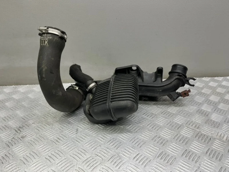 Патрубок интеркулера Audi A4 B8