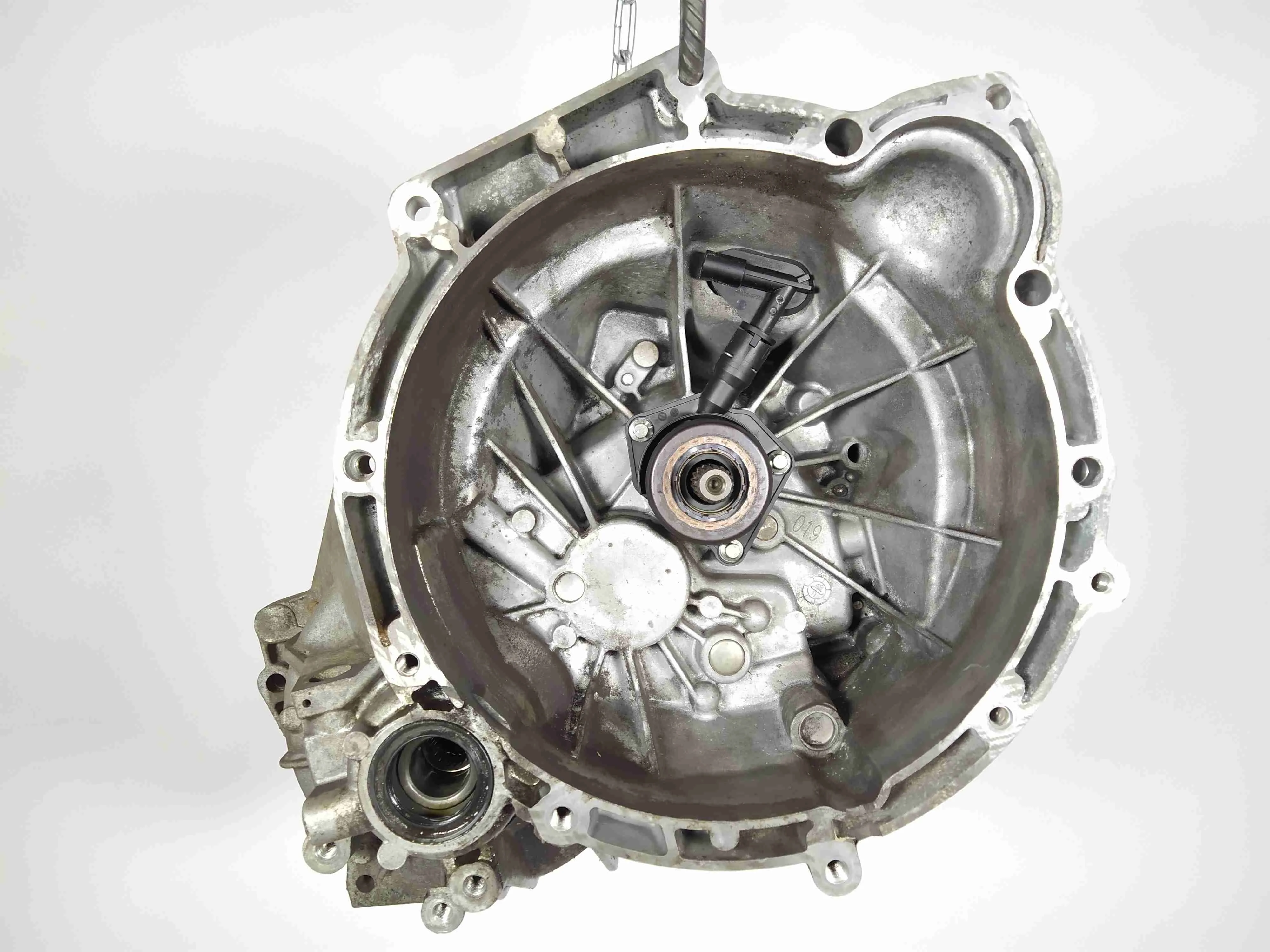 КПП механическая (МКПП) 5-ступенчатая AV6R7002BG Ford Focus 3 1.6 Бензин