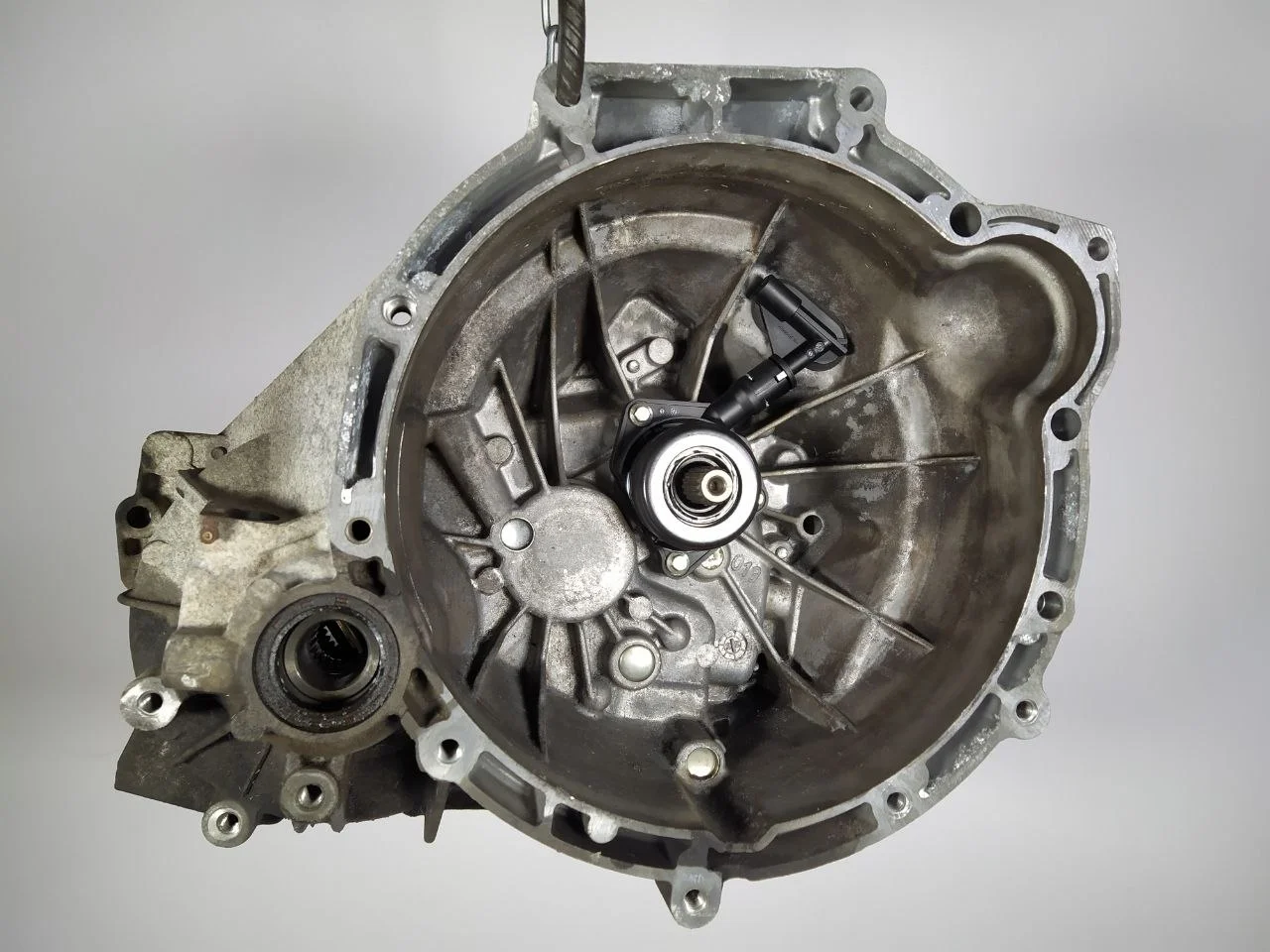 КПП механическая (МКПП) 5-ступенчатая 3M5R7002NF Ford Focus 2 restailing 1.6 Бензин