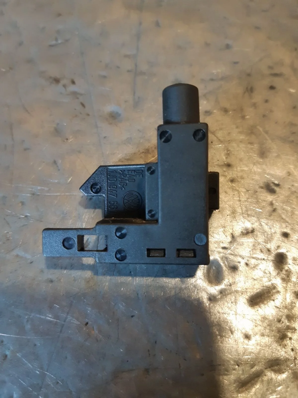 Выключатель концевой Skoda Octavia II рестайлинг (2008—2013) 2010 1Z/F9R