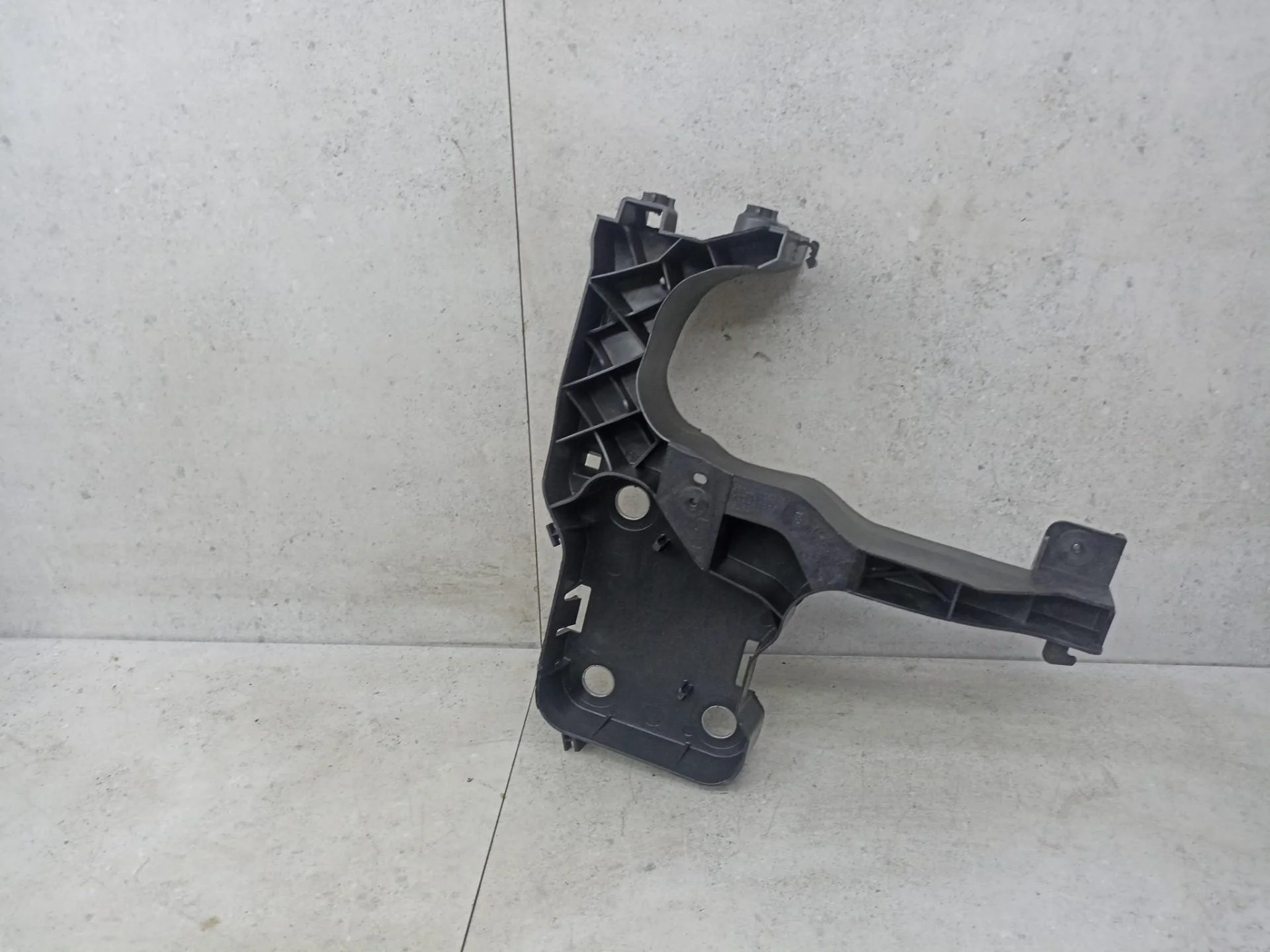 Крепление фары (кронштейн фары) левой Renault