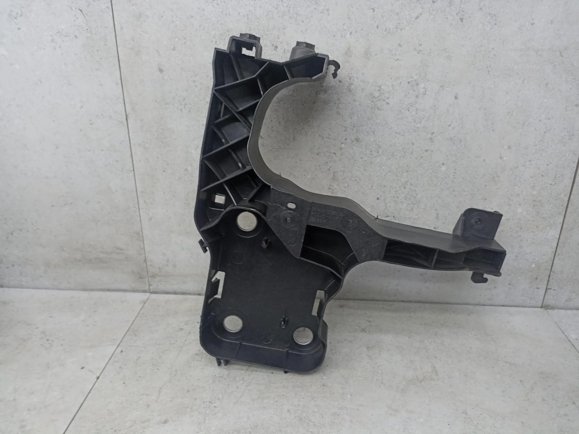 Крепление фары (кронштейн фары) левой Renault