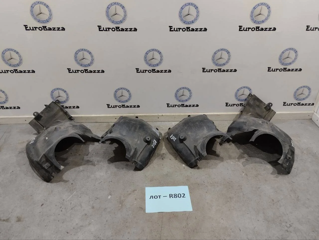 Подкрылок передний Mercedes W203