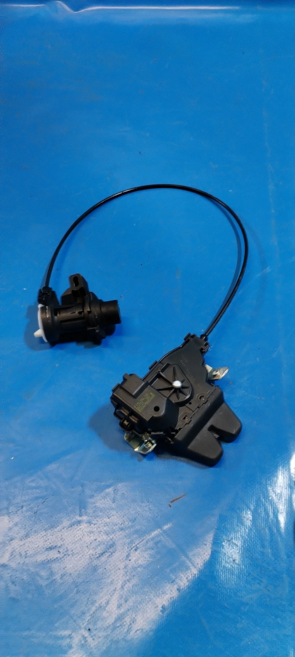 Замок крышки багажника Mercedes W205 C Class