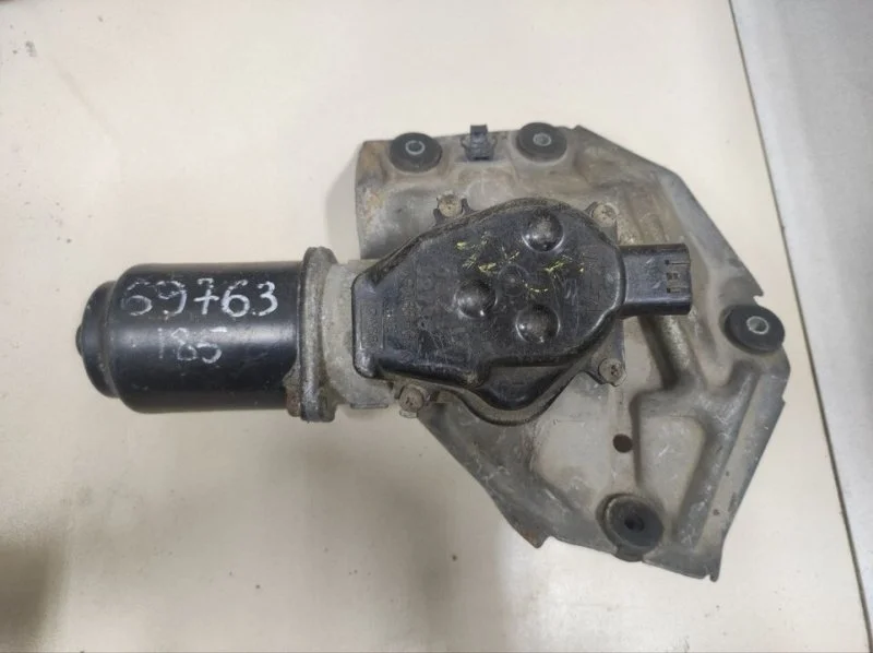 Моторчик стеклоочистителя передний Mitsubishi