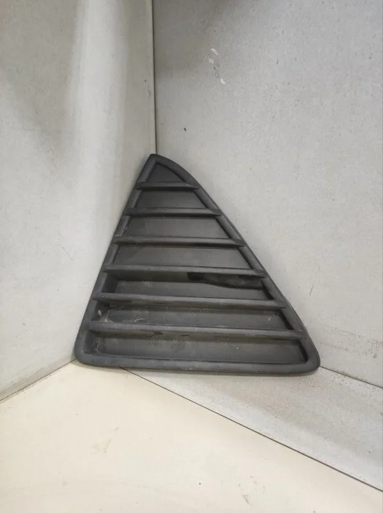 Решетка в бампер левая Ford Focus 3