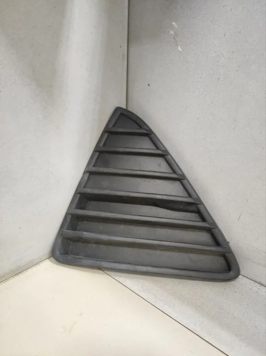 Решетка в бампер левая Ford Focus 3