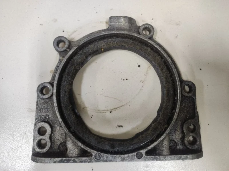 Крышка коленвала задняя Audi A3 8L